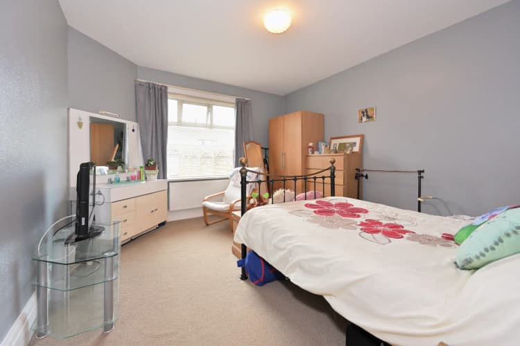property photo 11 of 16
