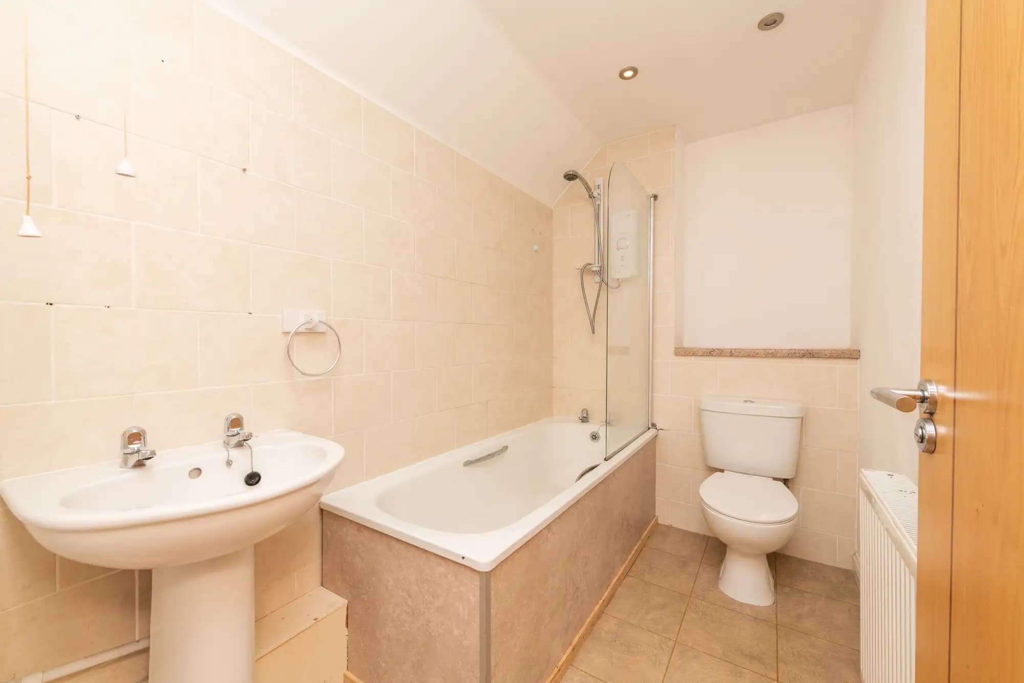 property photo 8 of 16