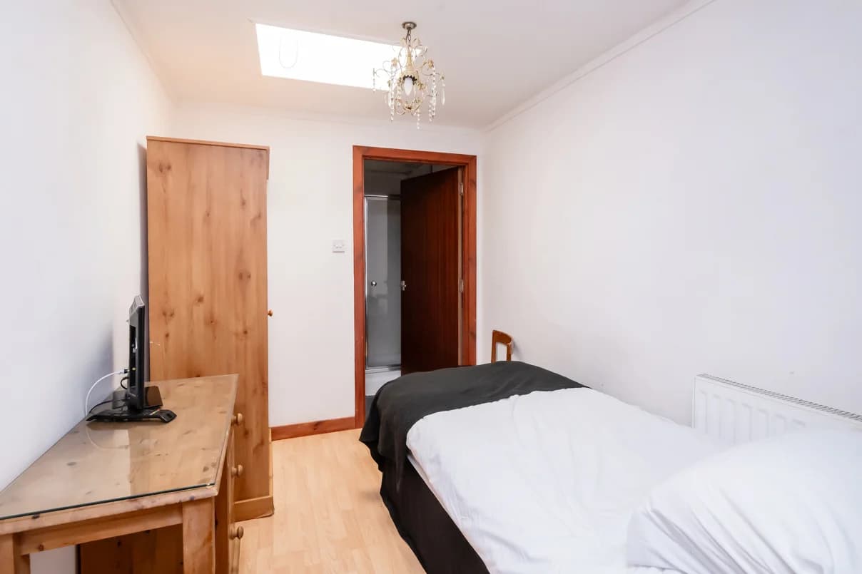 property photo 20 of 39