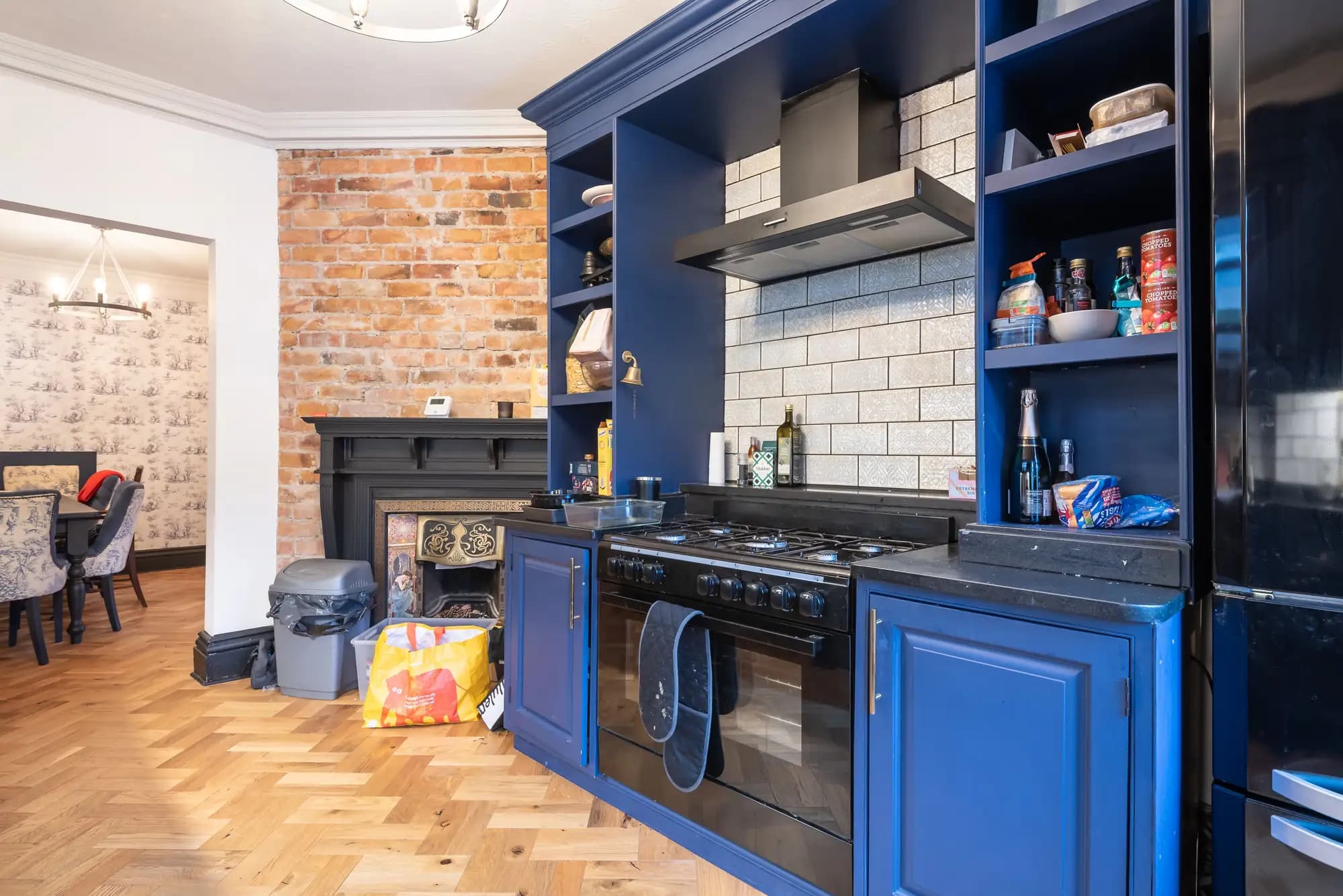 property photo 8 of 20