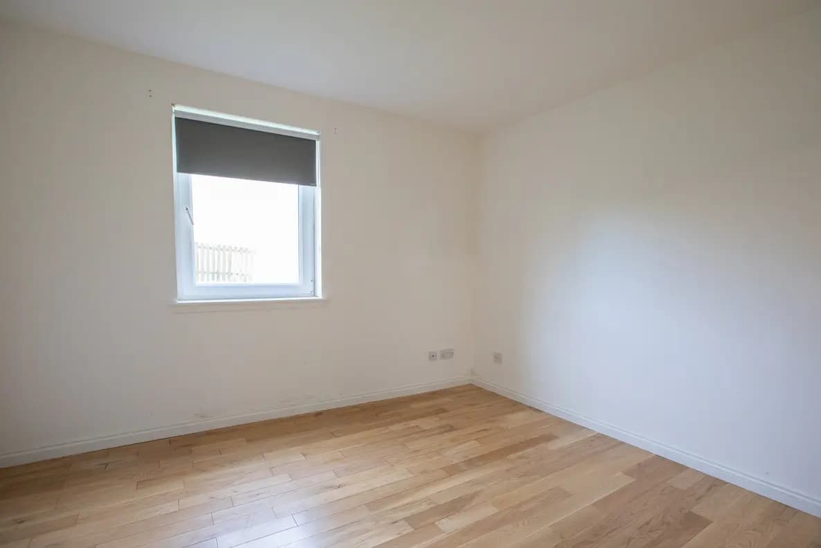 property photo 11 of 18