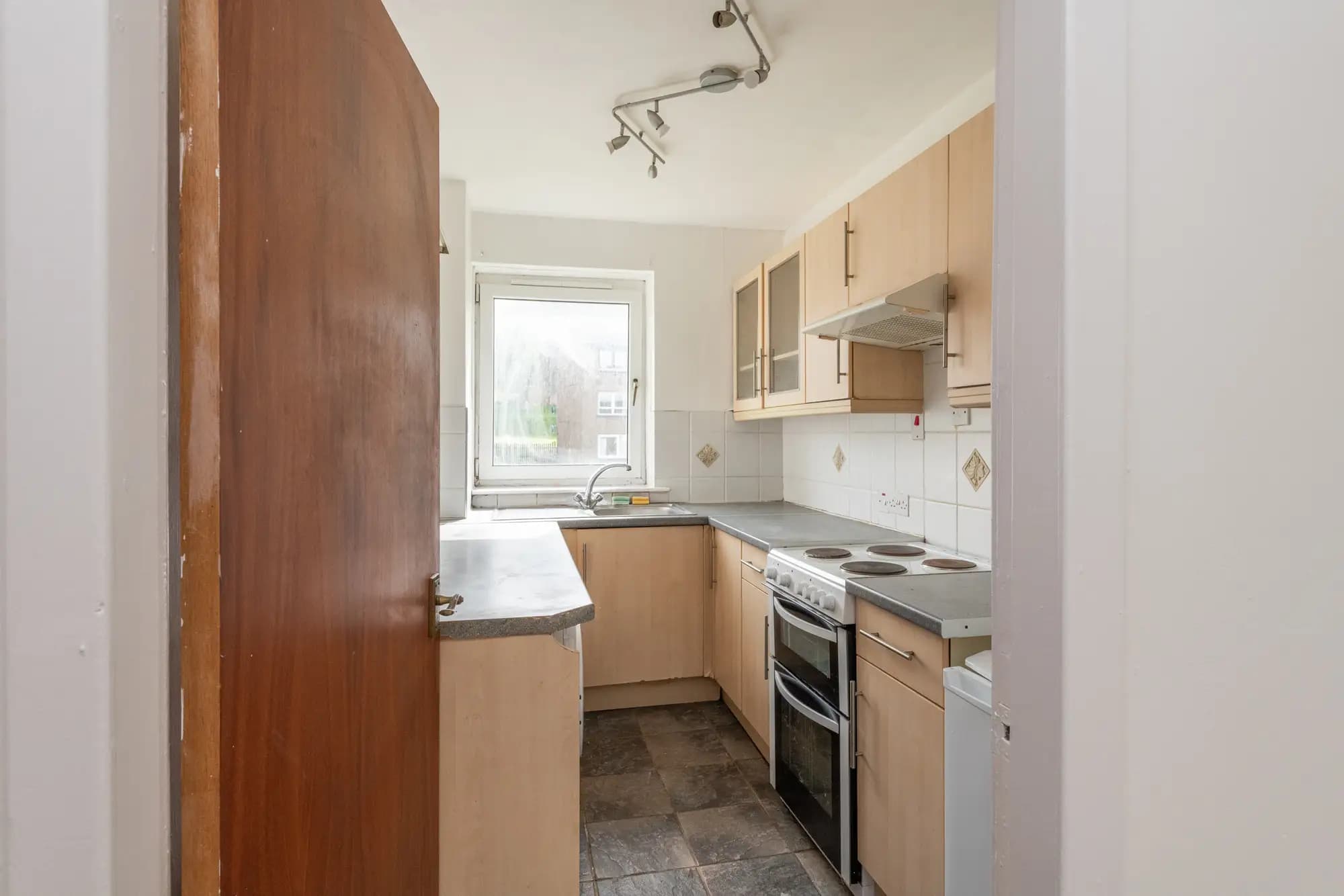 property photo 6 of 16