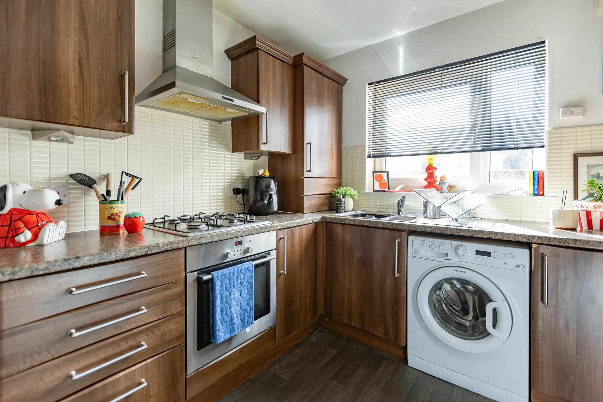 property photo 8 of 28