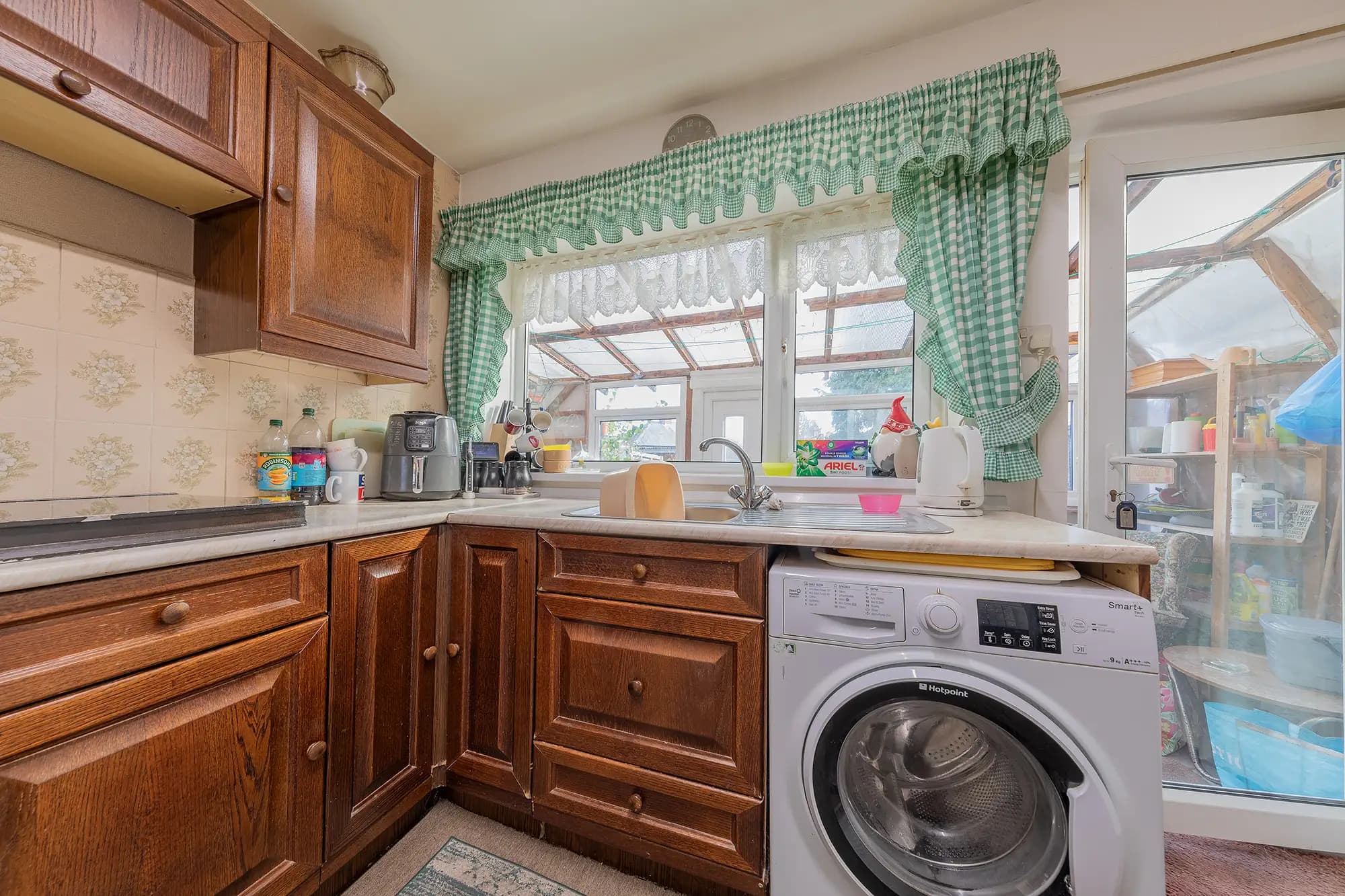 property photo 6 of 18