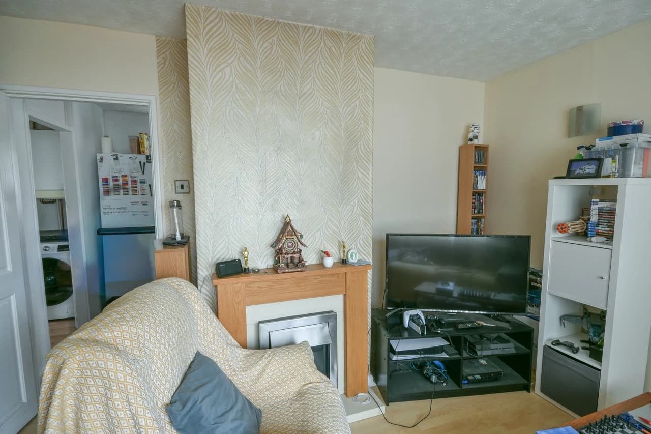property photo 4 of 19