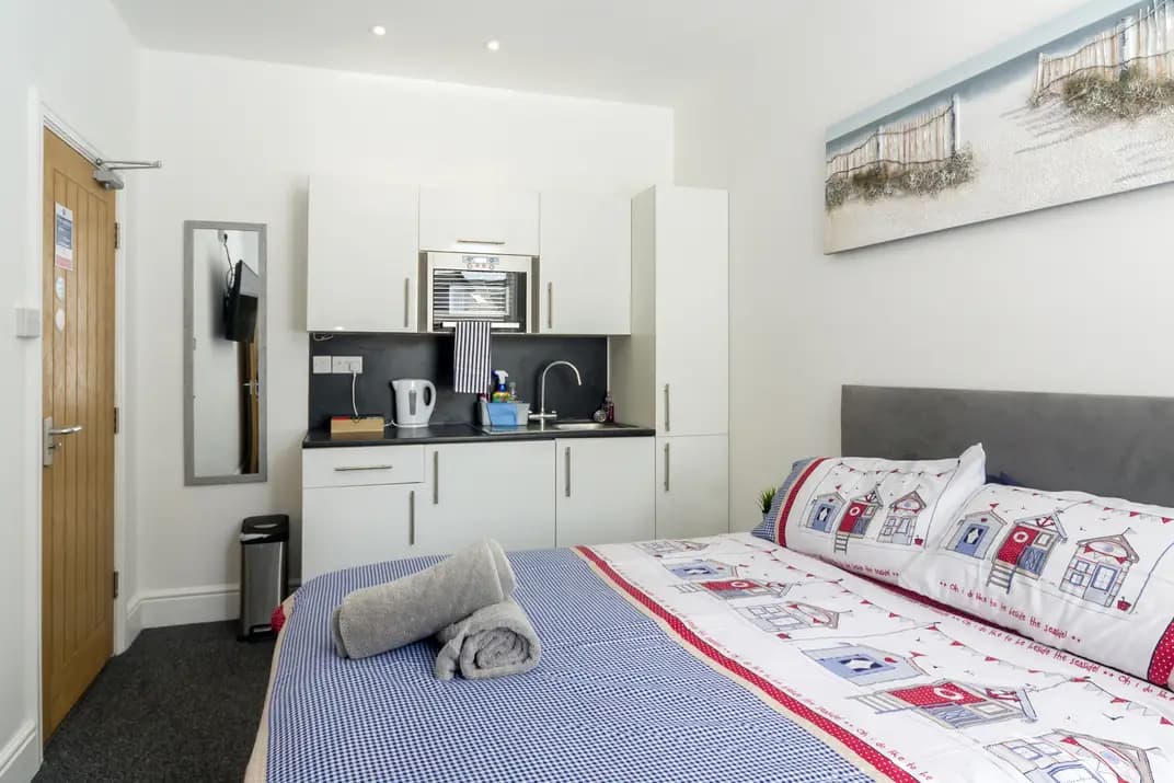 property photo 5 of 40