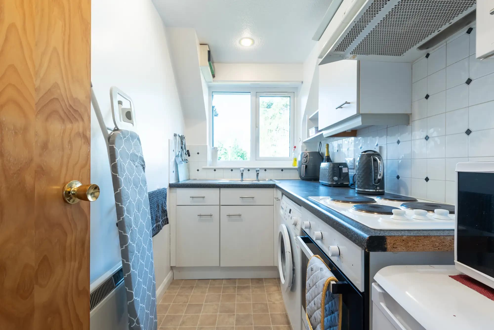 property photo 8 of 18