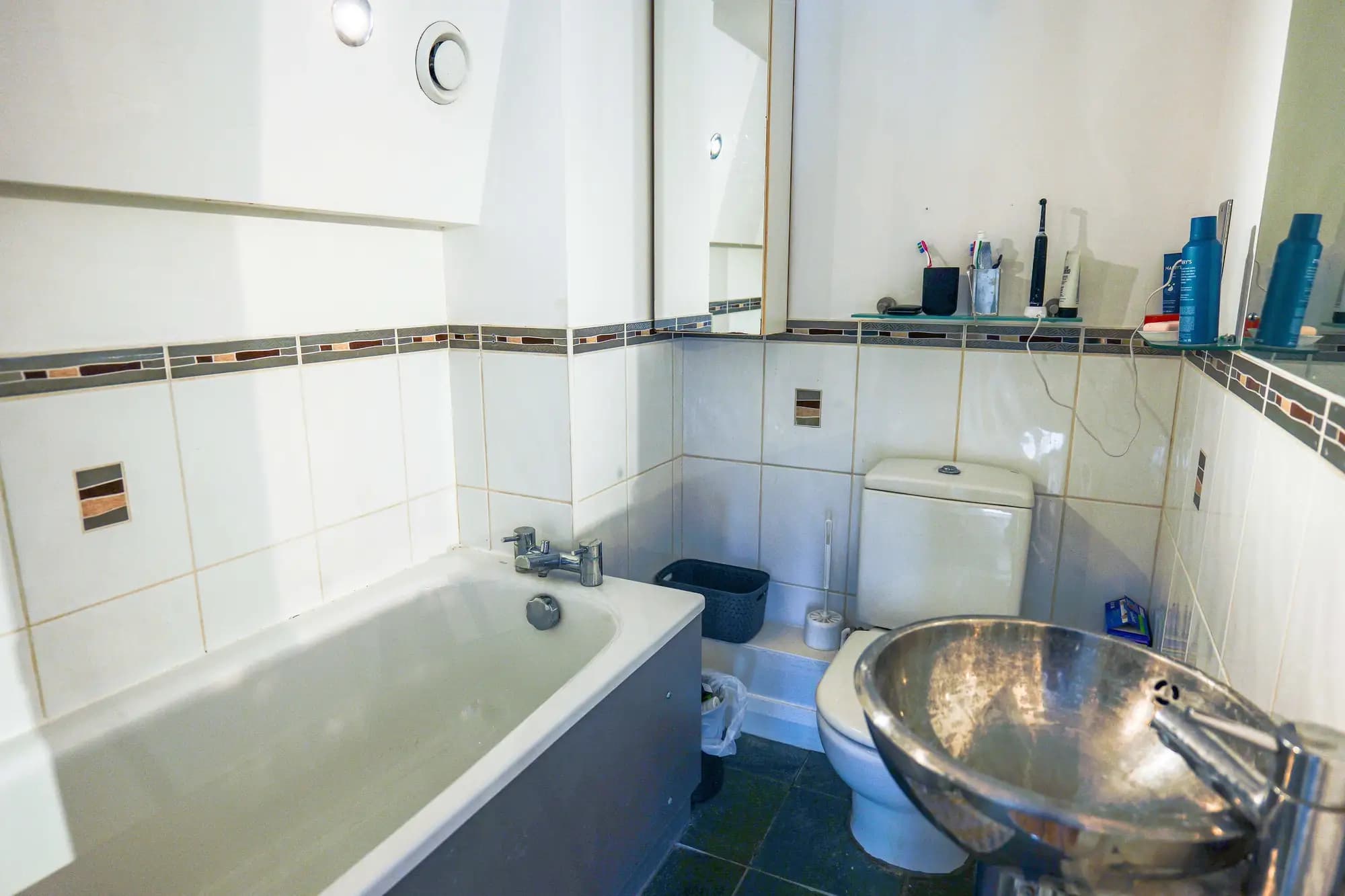 property photo 10 of 26