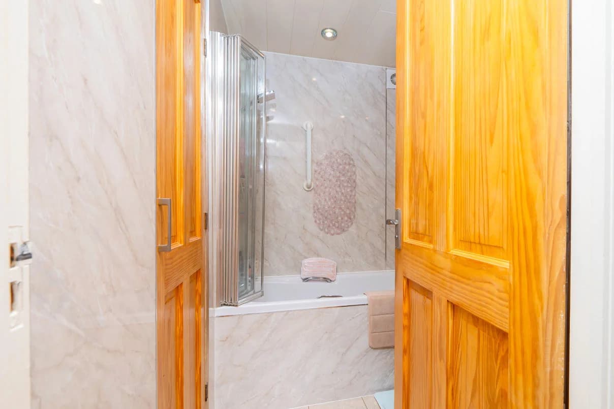 property photo 11 of 15