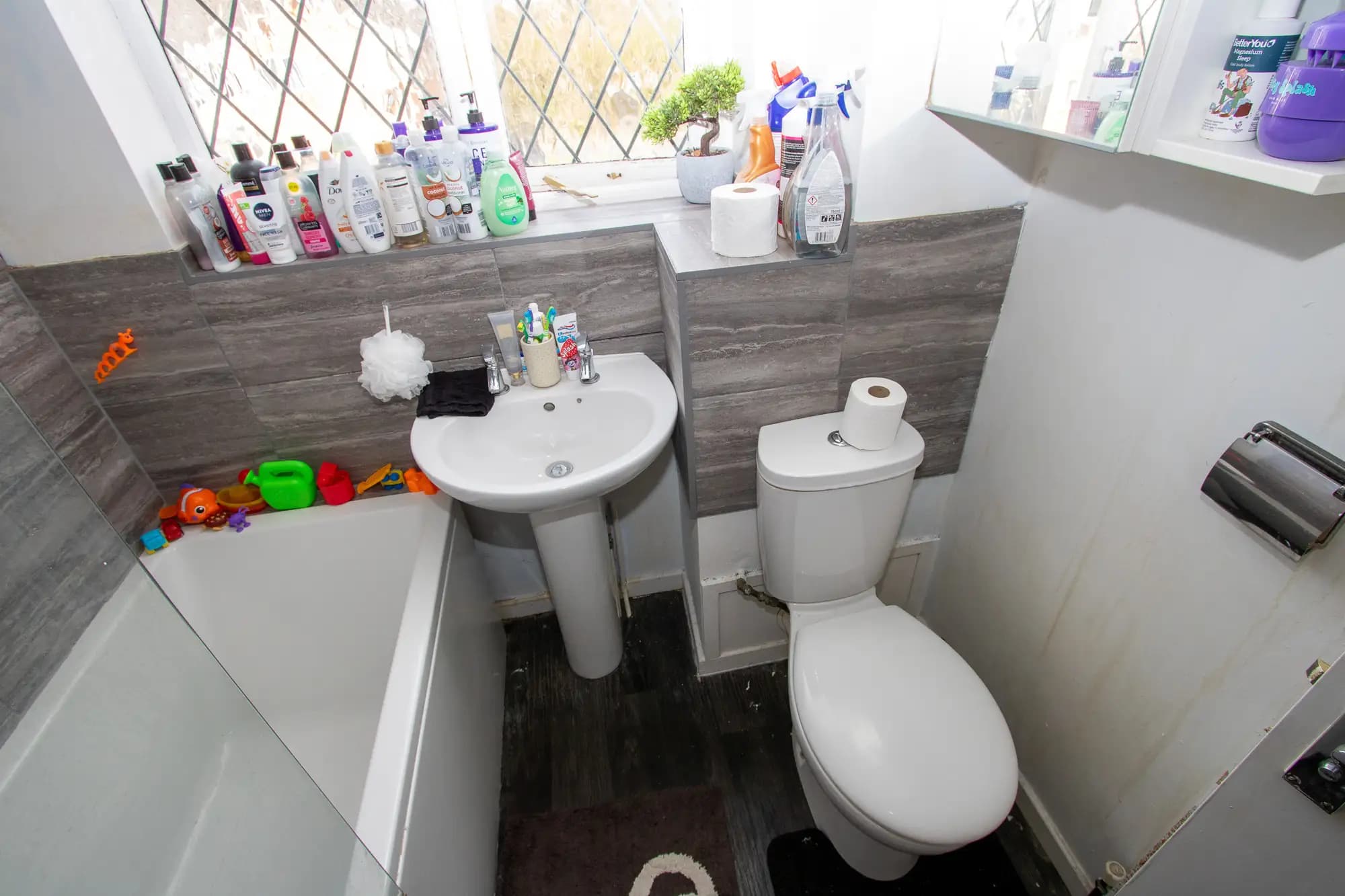 property photo 9 of 15