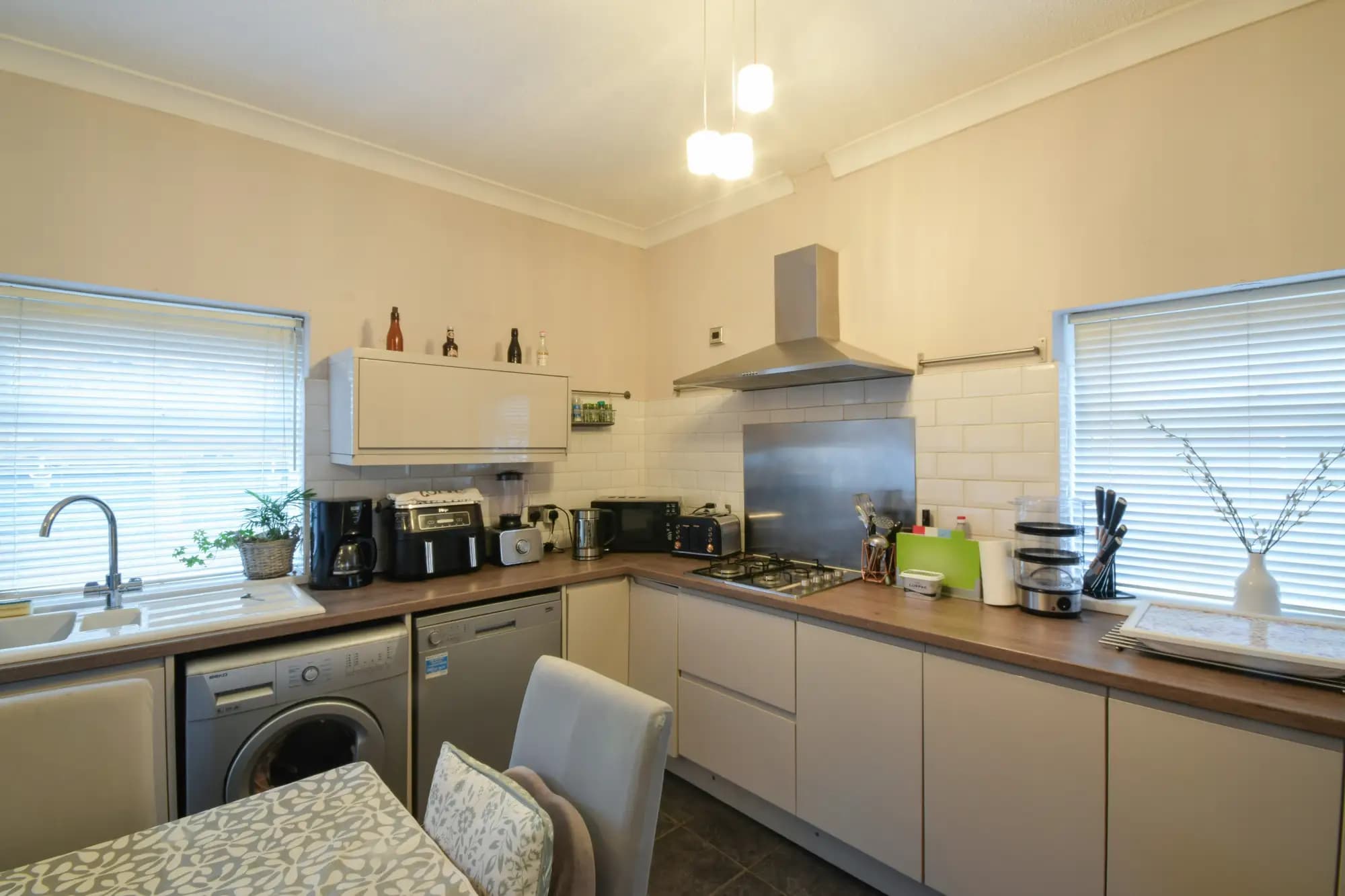 property photo 5 of 18