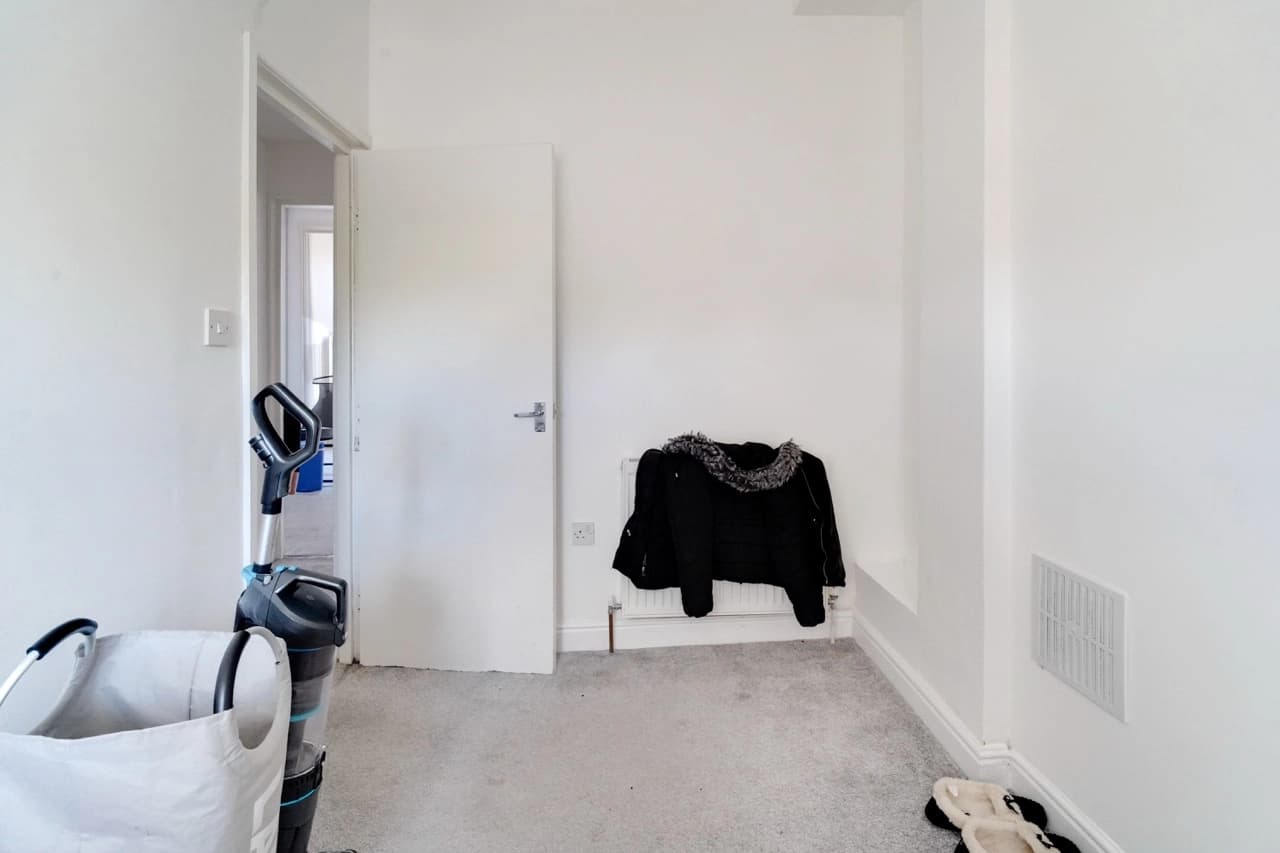 property photo 13 of 20