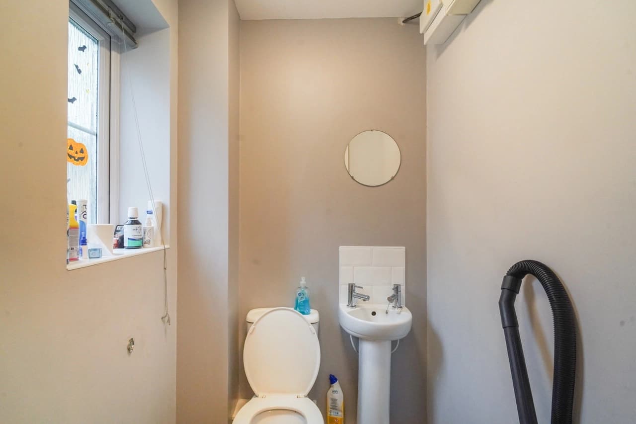 property photo 11 of 25