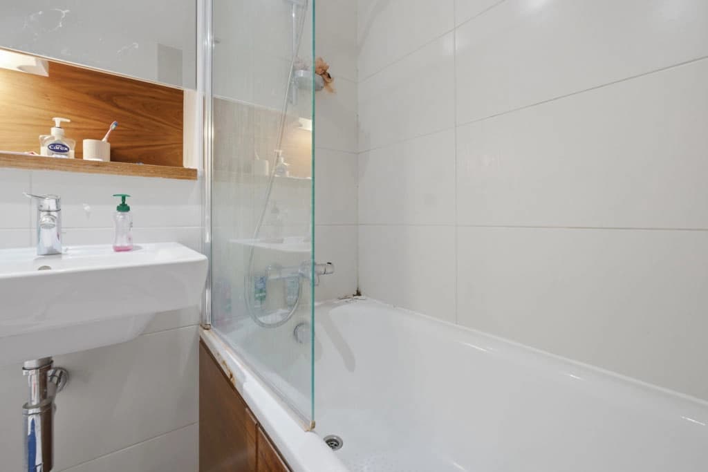 property photo 8 of 16