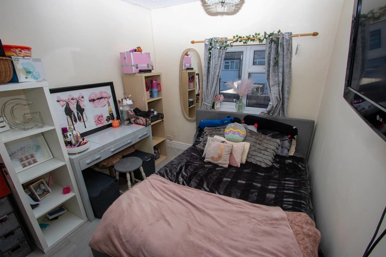 property photo 13 of 19