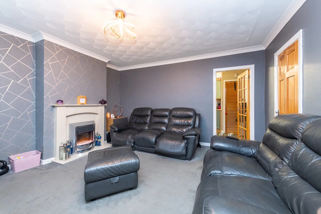 property photo 4 of 24