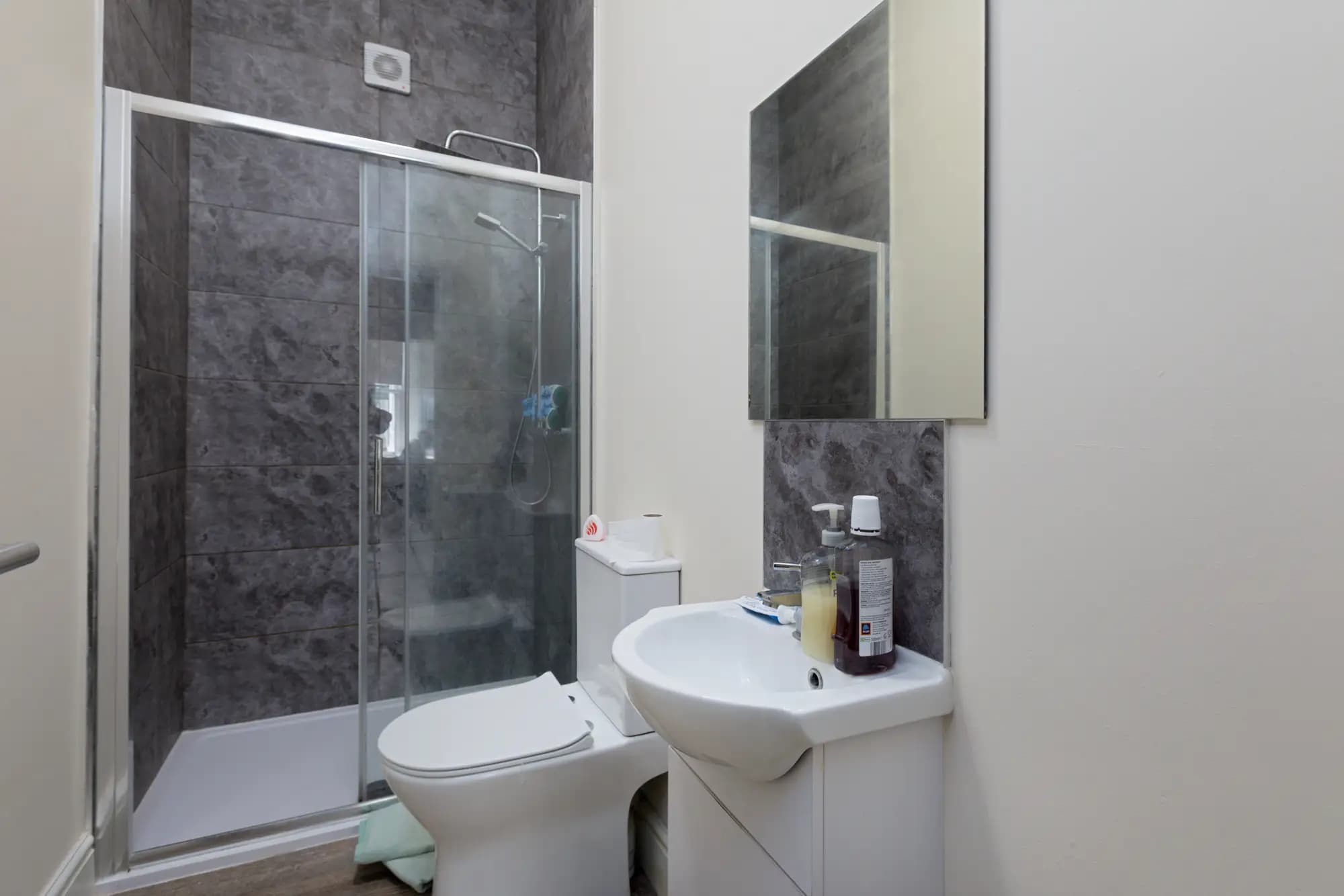 property photo 5 of 15
