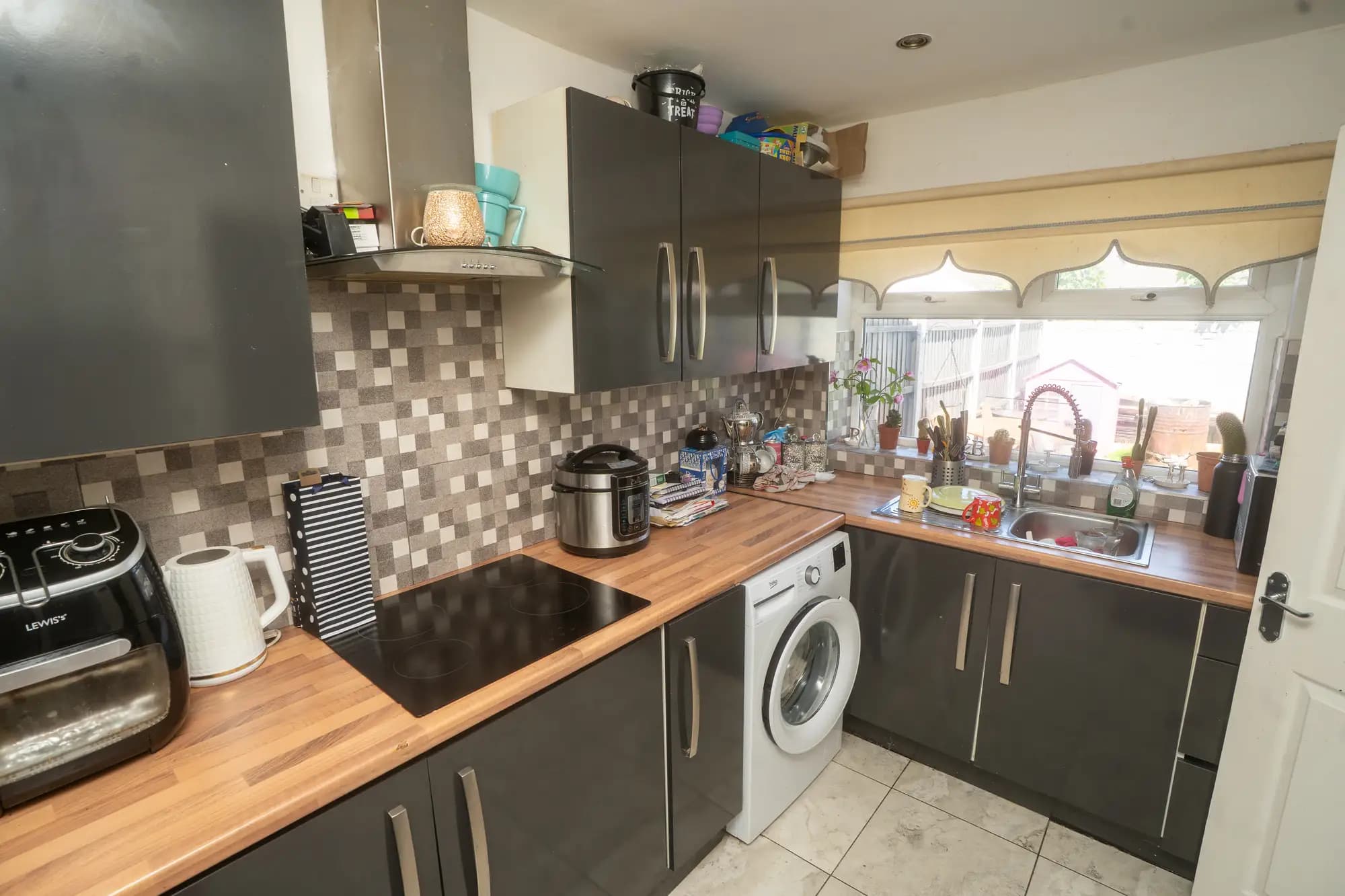 property photo 5 of 17