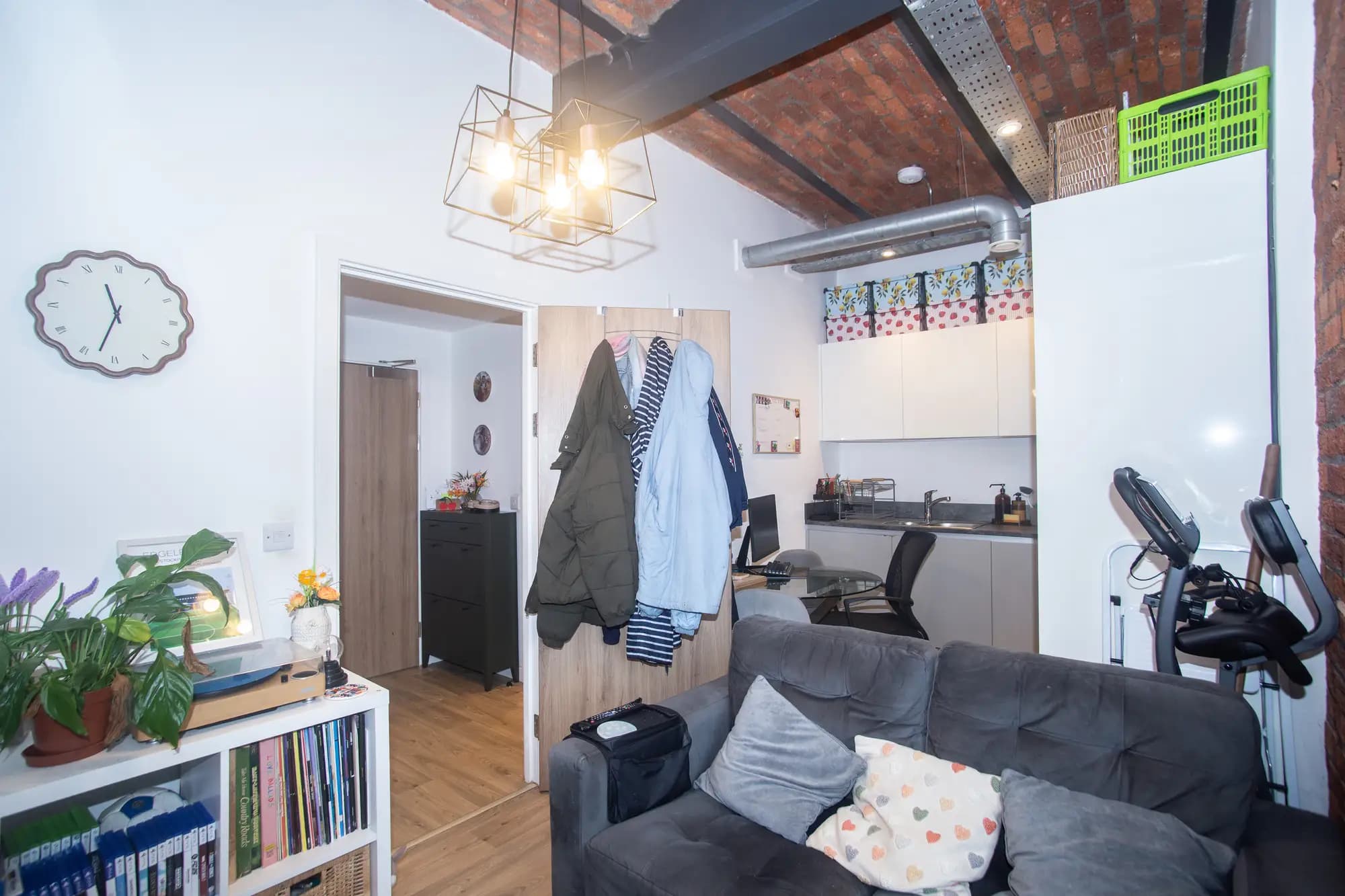 property photo 4 of 15