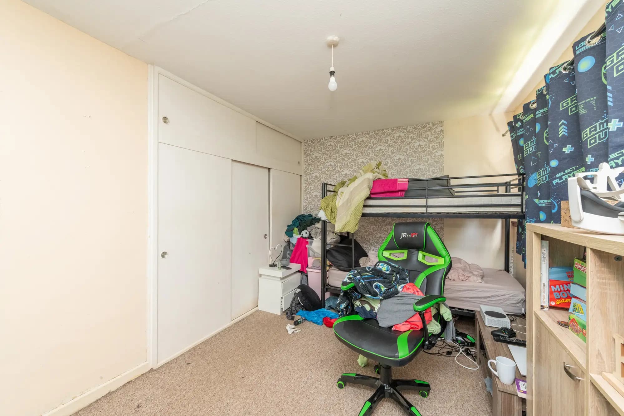 property photo 11 of 17