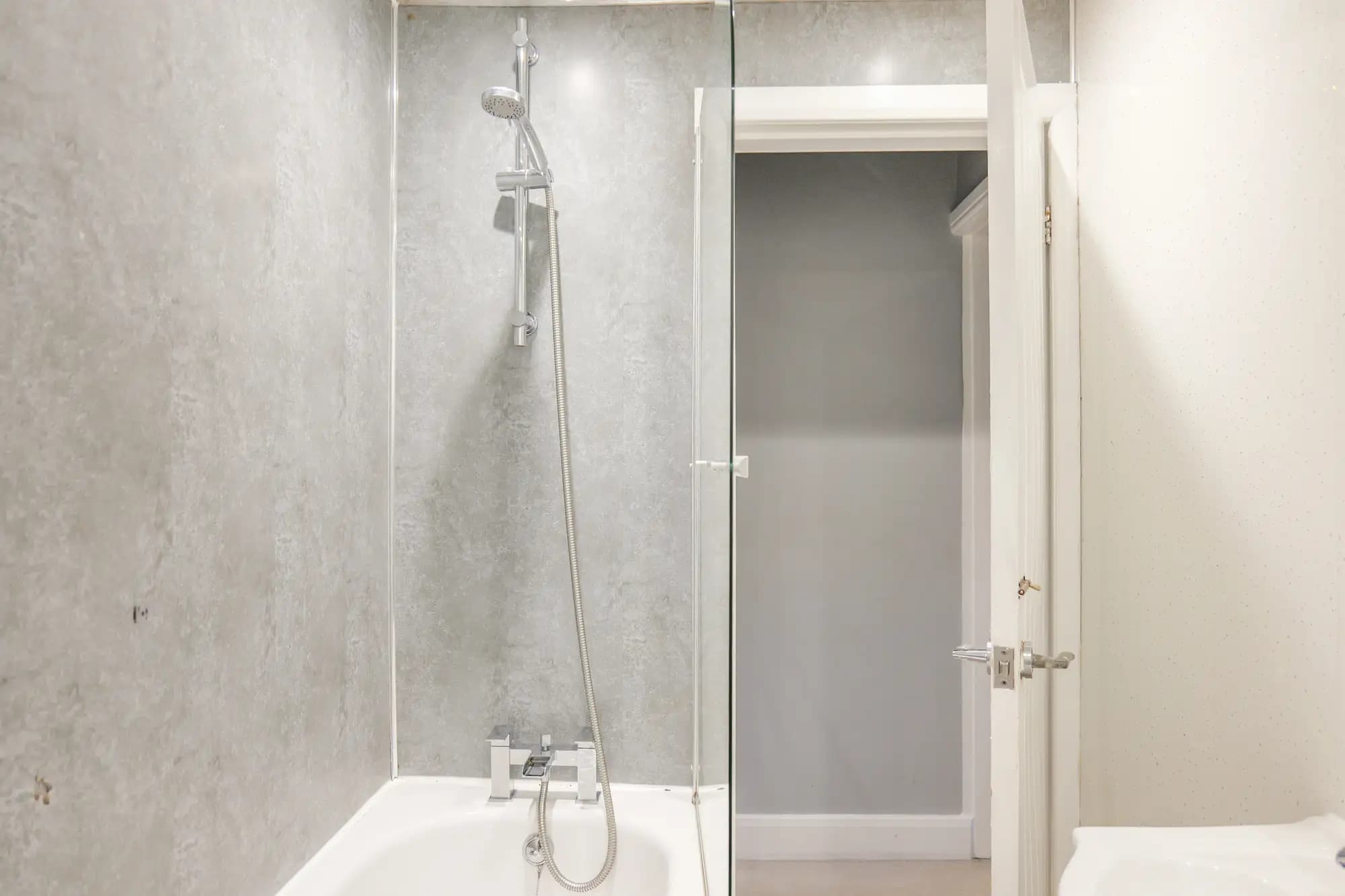 property photo 8 of 34