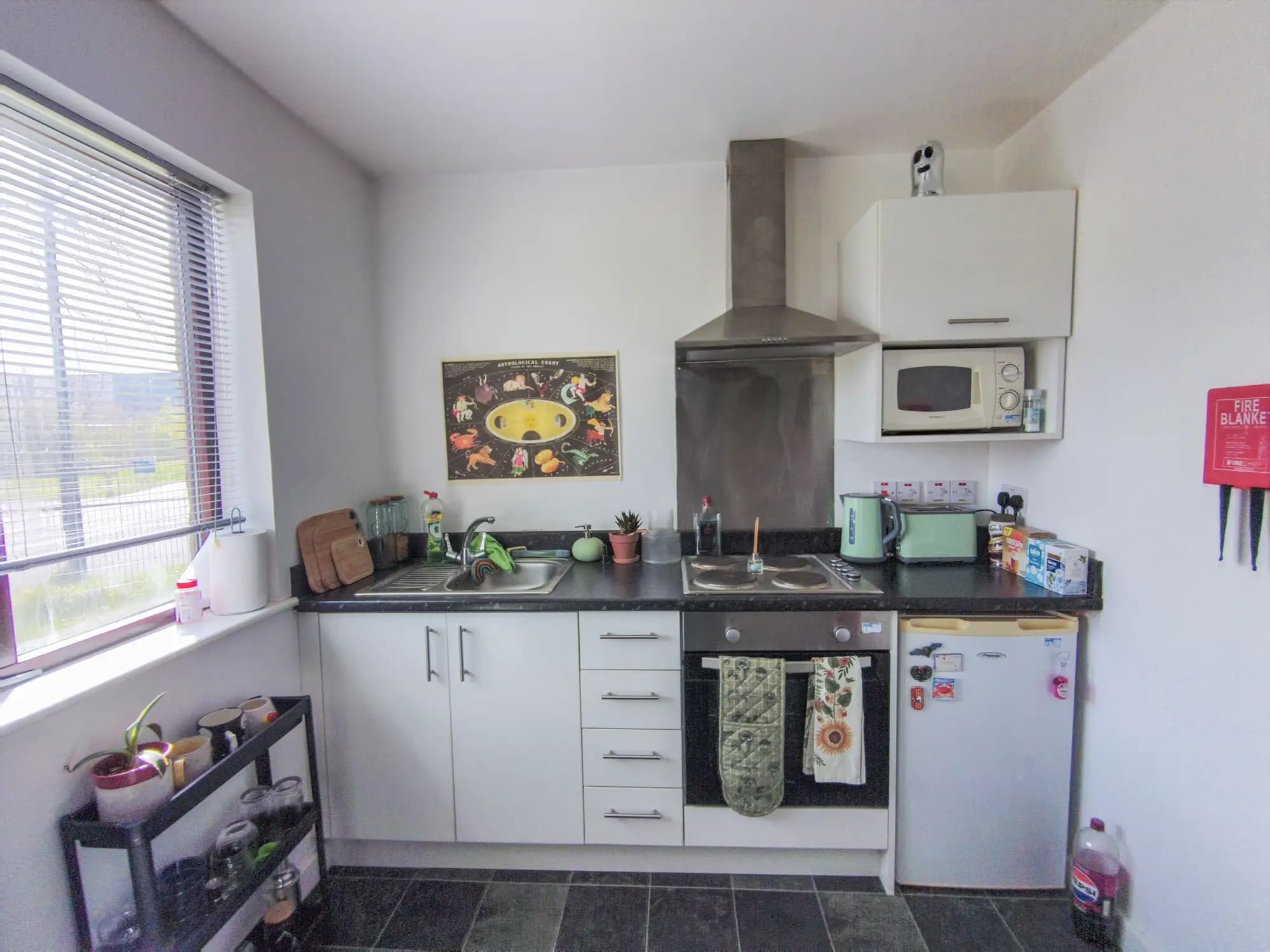 property photo 4 of 10