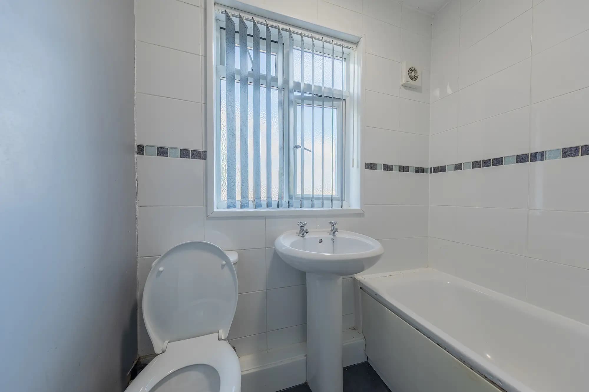 property photo 8 of 29