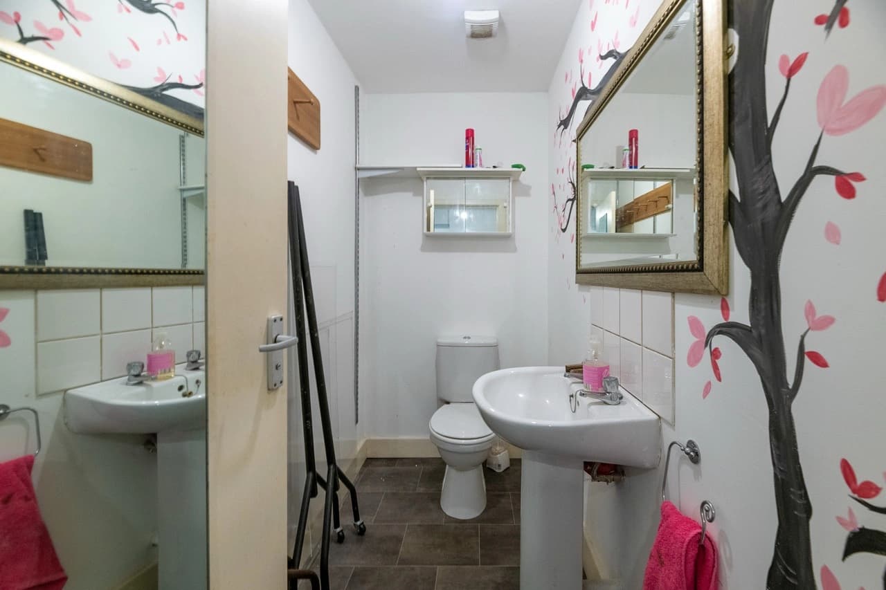 property photo 14 of 17