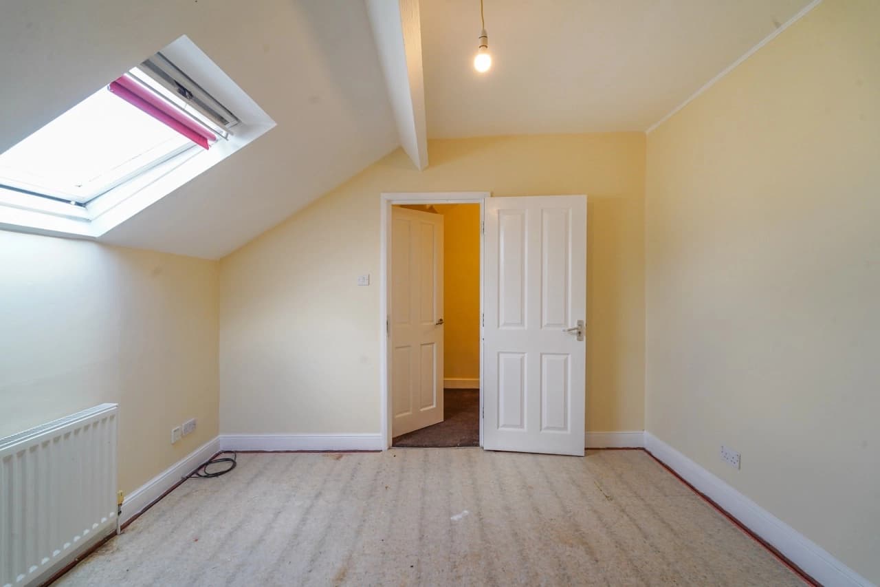 property photo 10 of 19