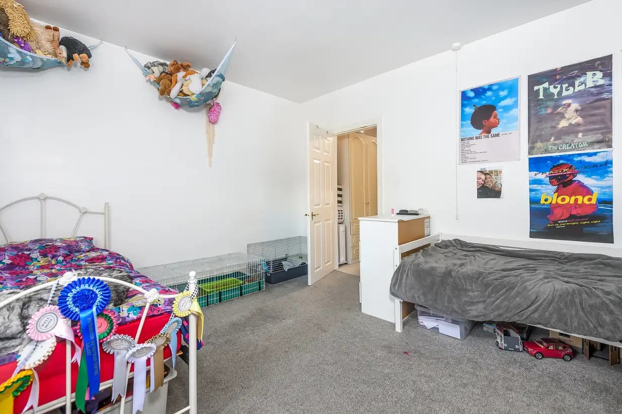 property photo 13 of 25