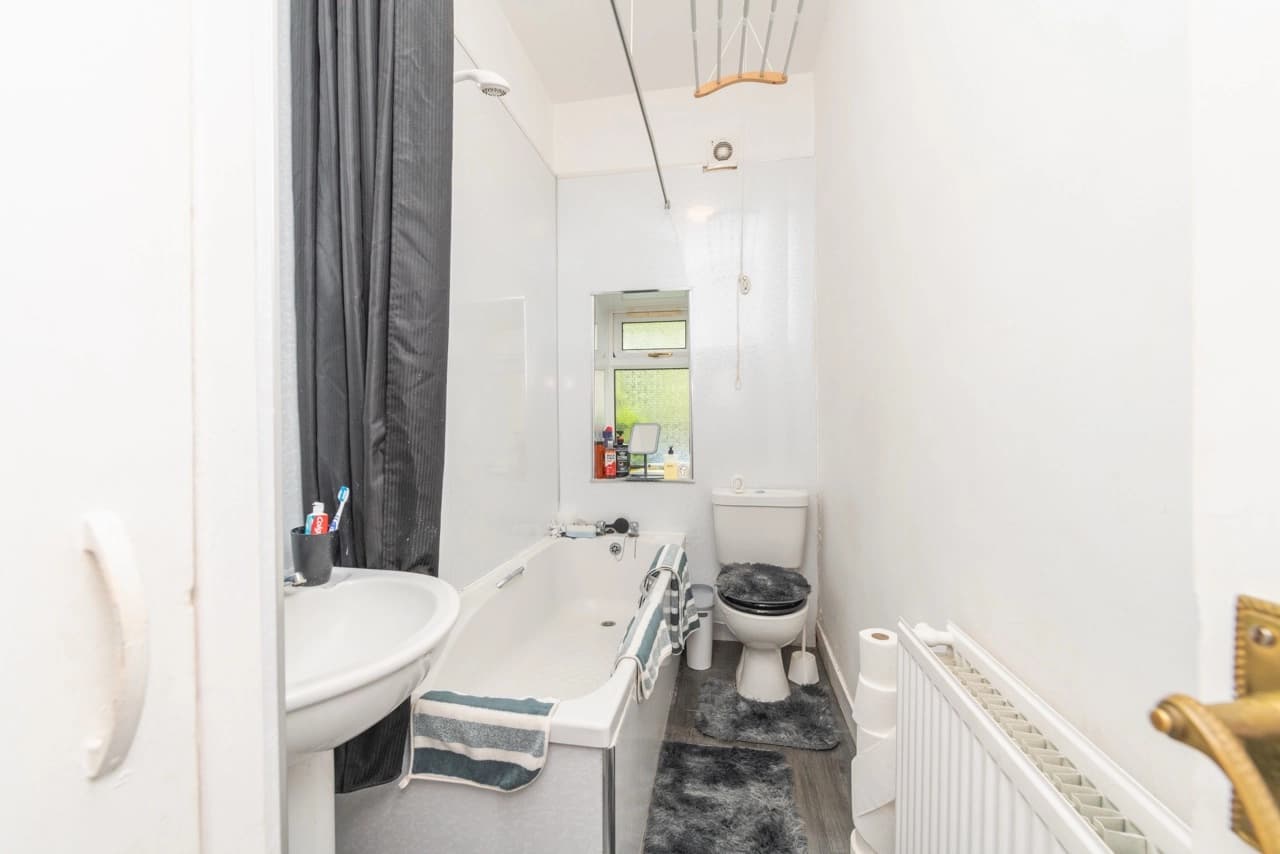 property photo 10 of 18