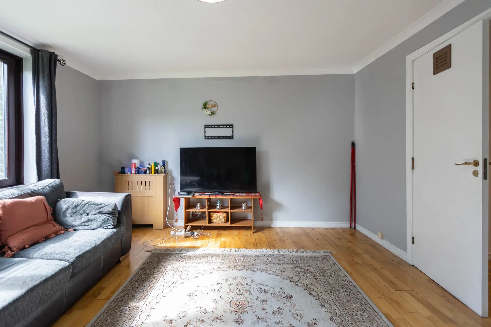 property photo 4 of 17