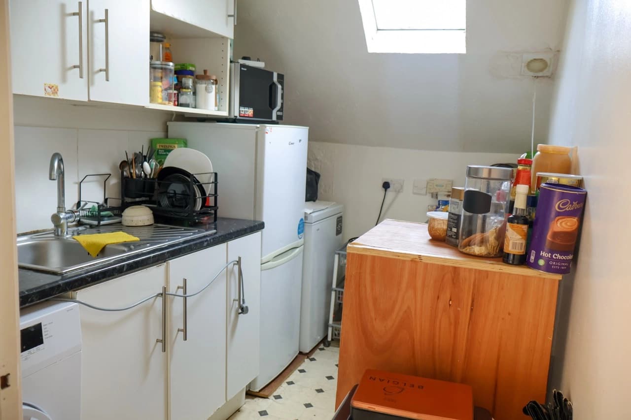 property photo 5 of 15
