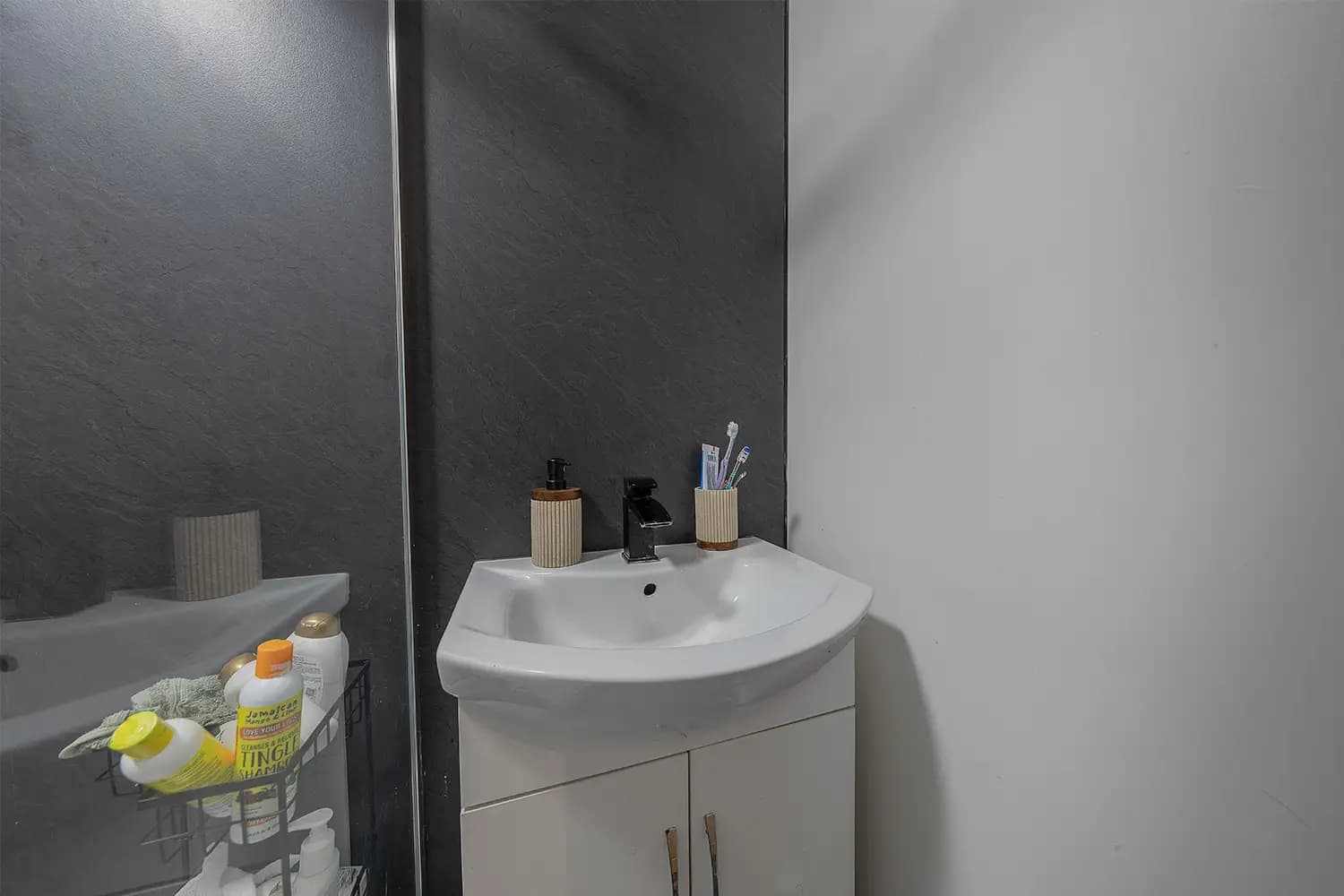 property photo 10 of 17