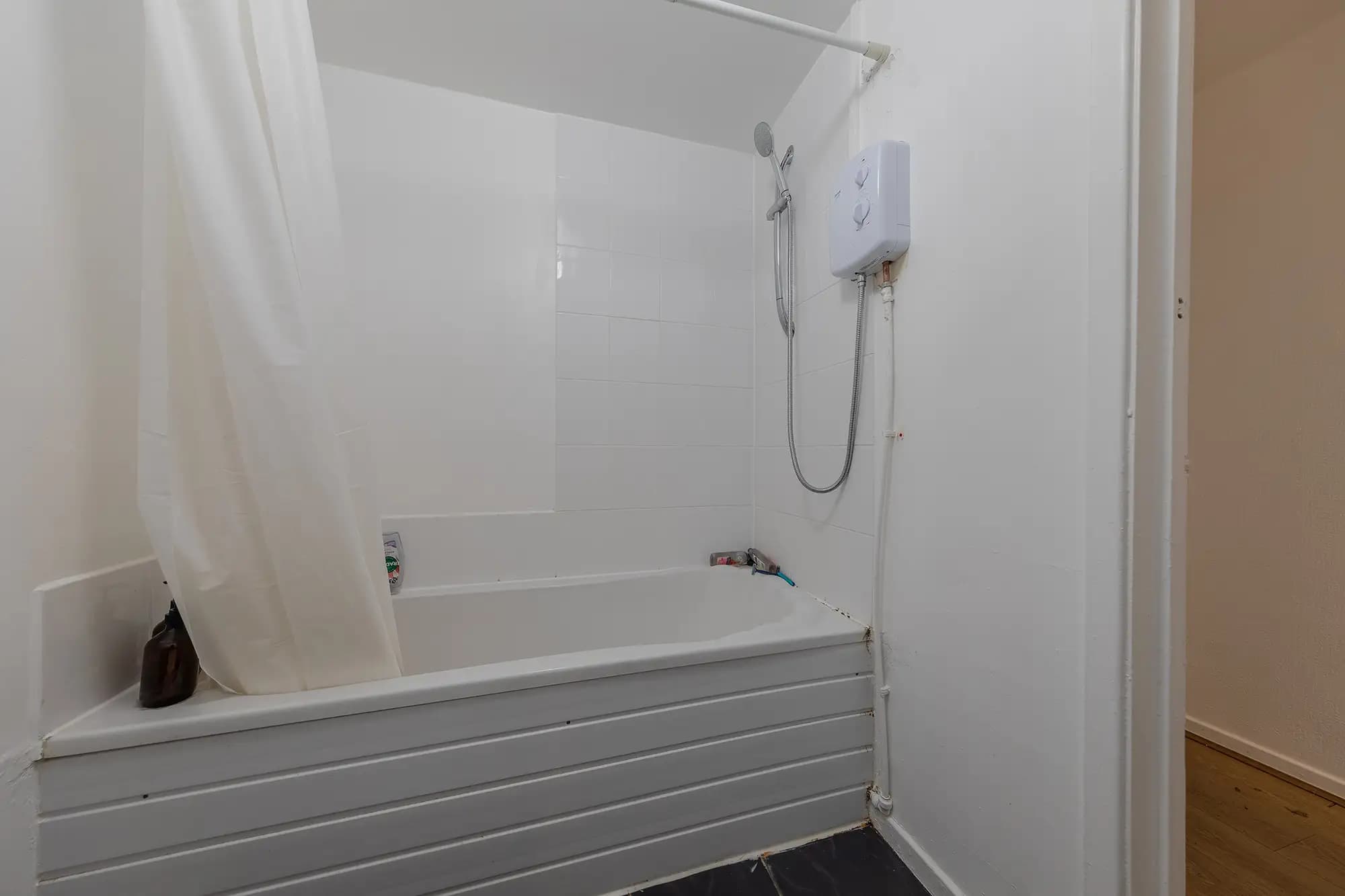 property photo 10 of 17