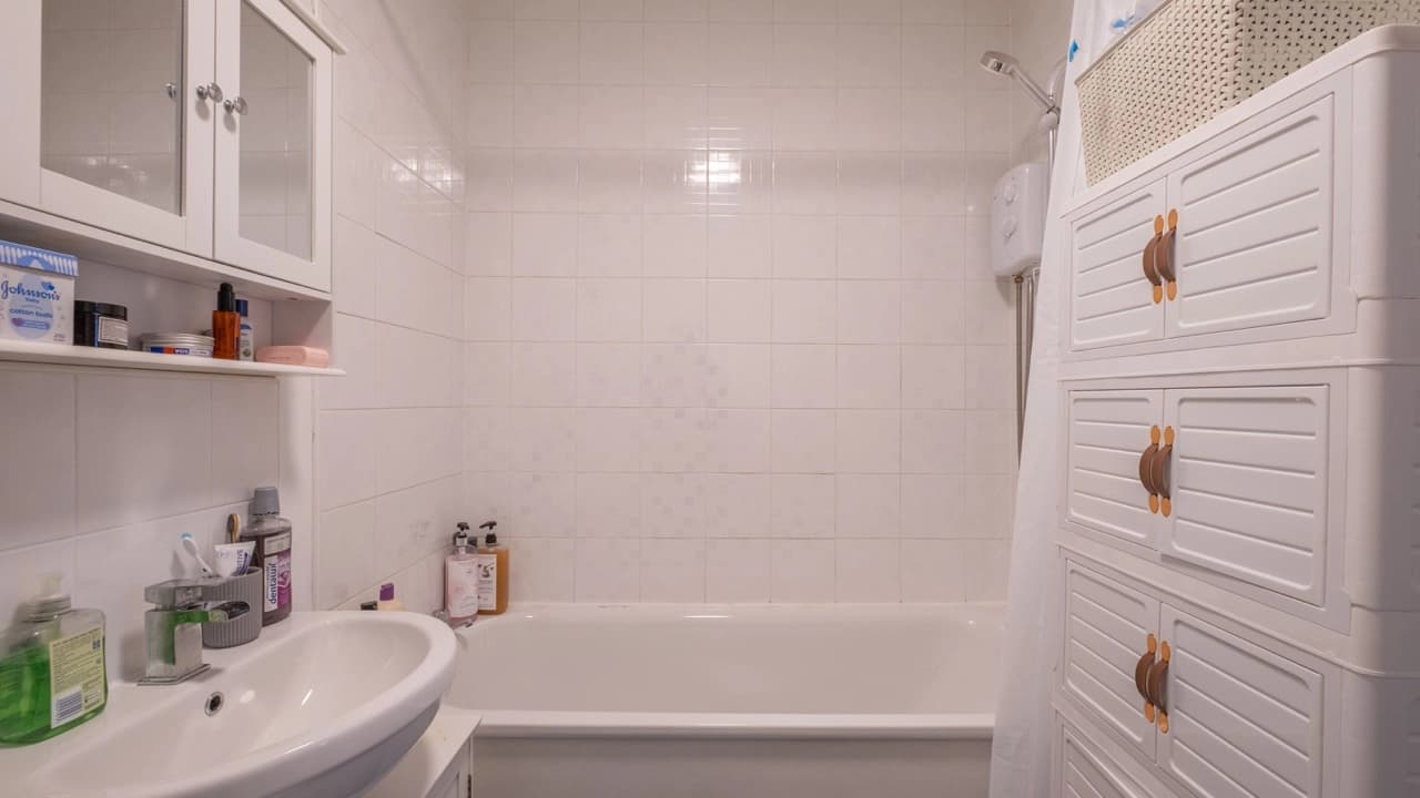 property photo 9 of 22