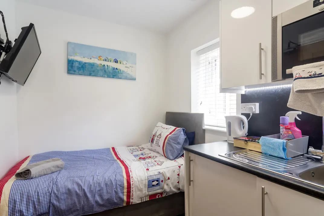 property photo 6 of 40