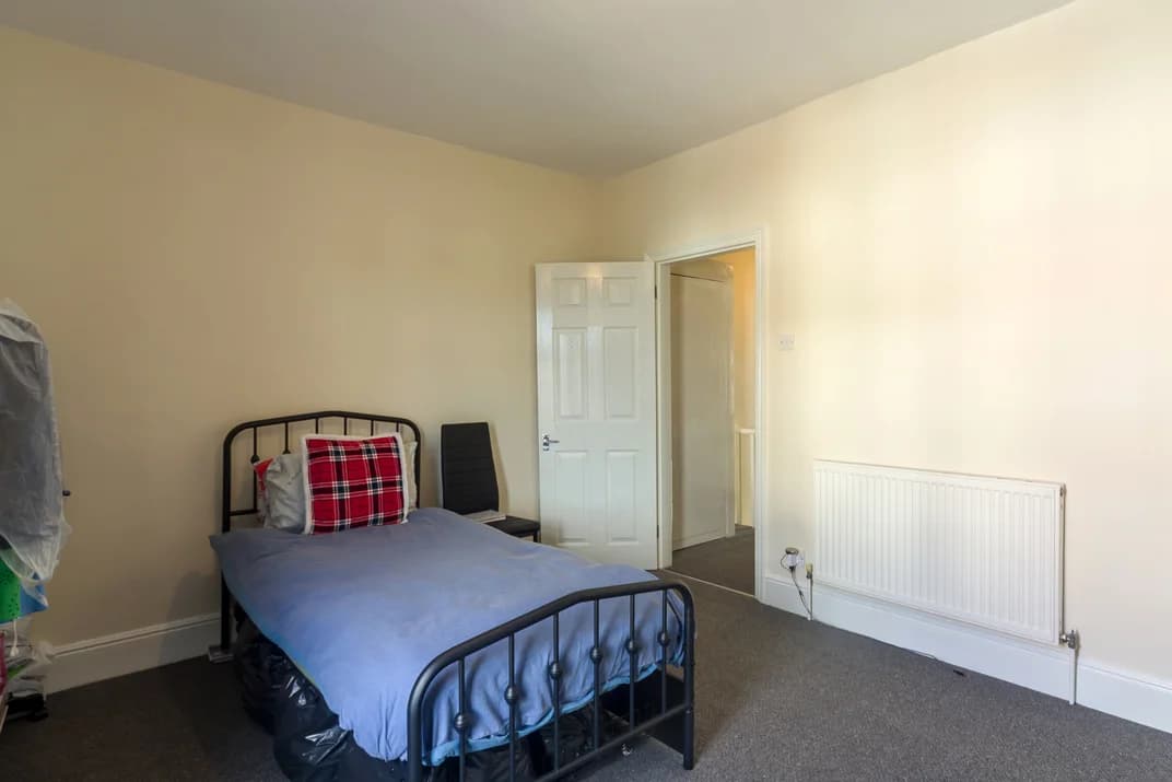 property photo 9 of 19