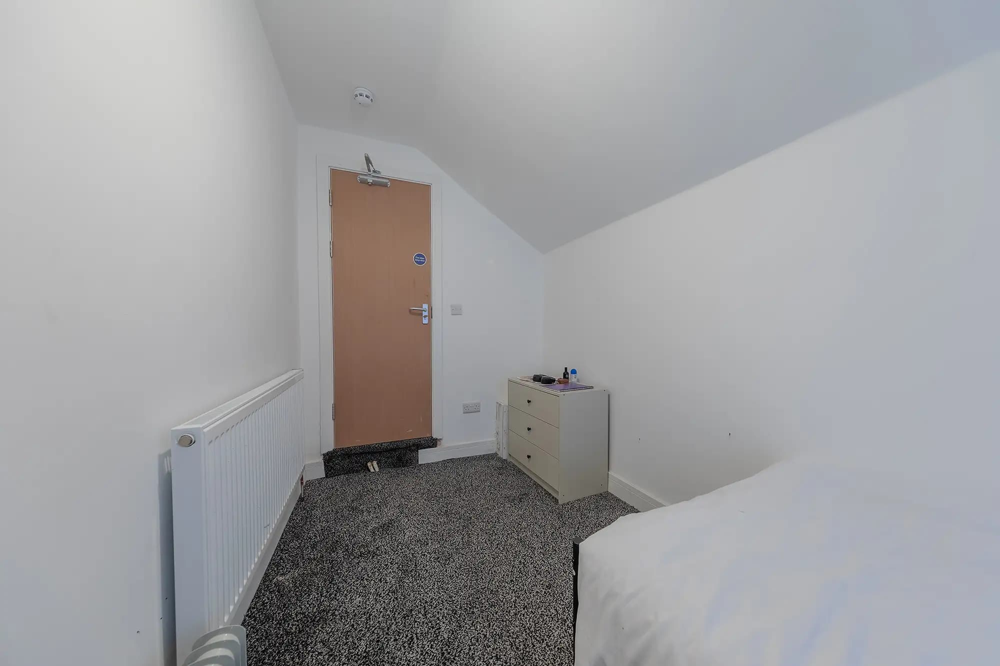 property photo 13 of 27