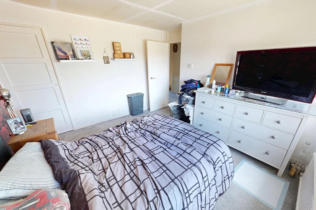 property photo 10 of 38