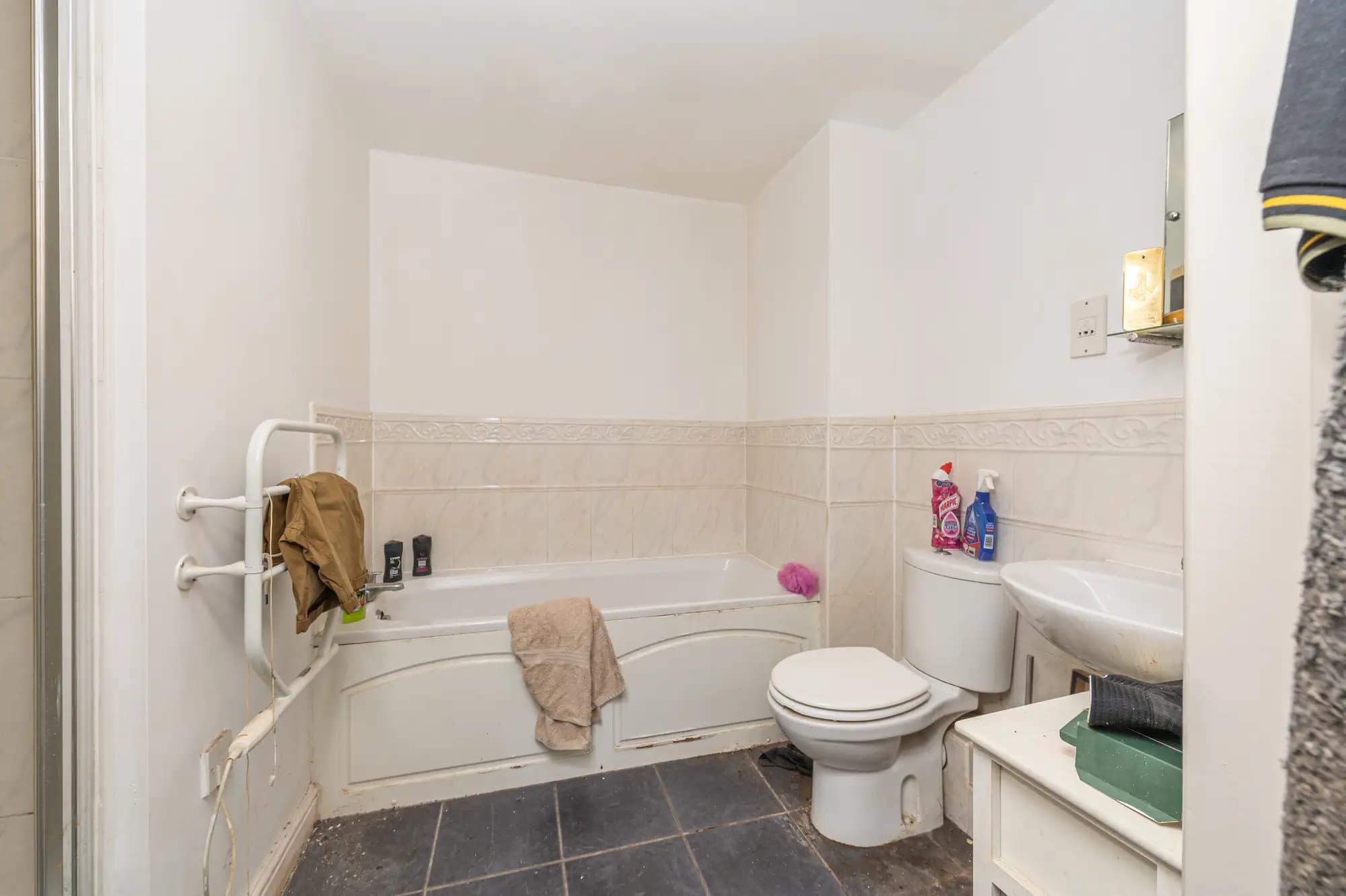 property photo 8 of 18