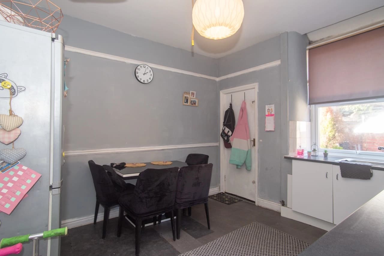 property photo 6 of 18