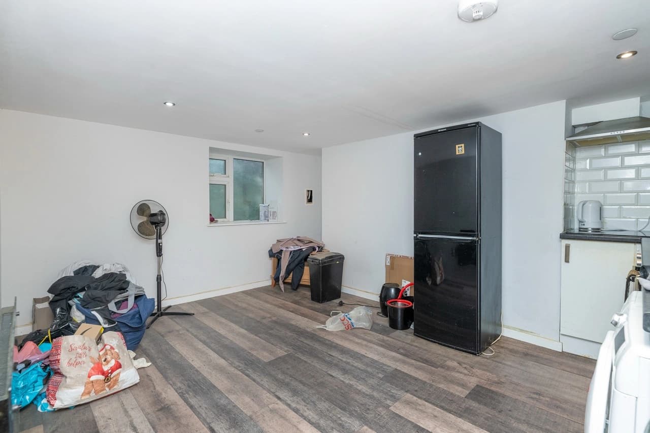 property photo 9 of 48