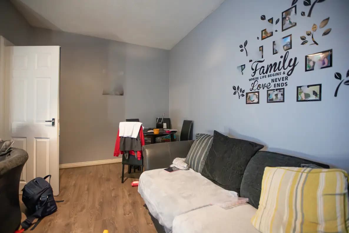 property photo 4 of 28