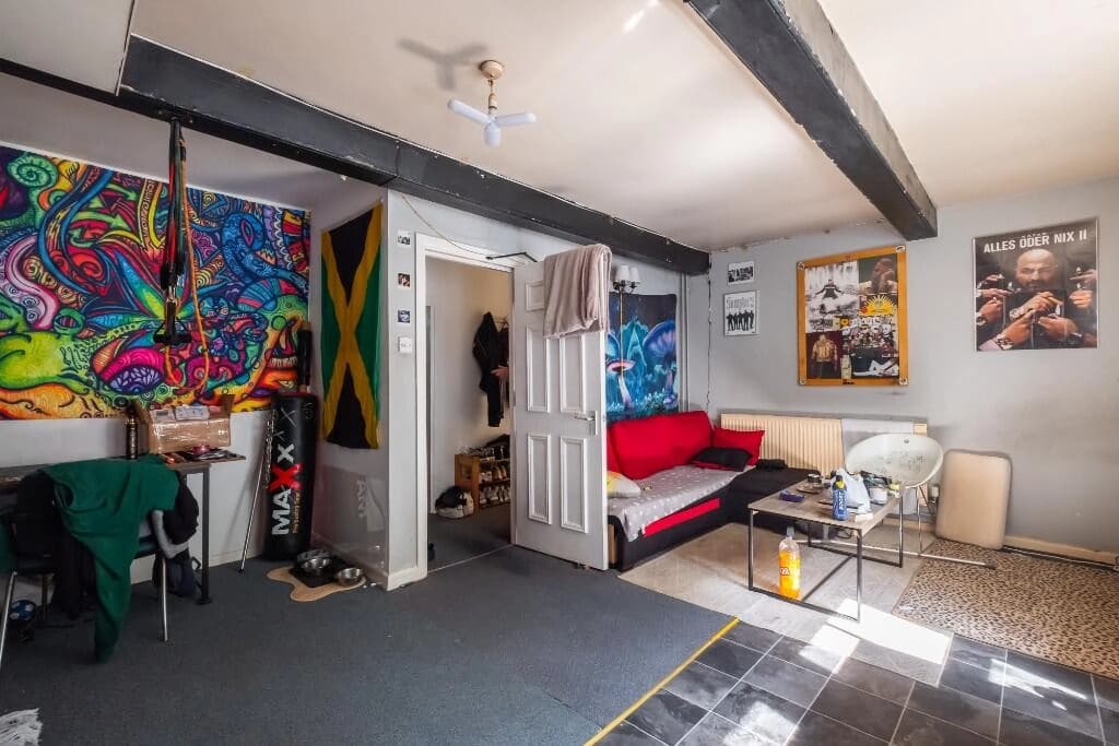 property photo 33 of 40