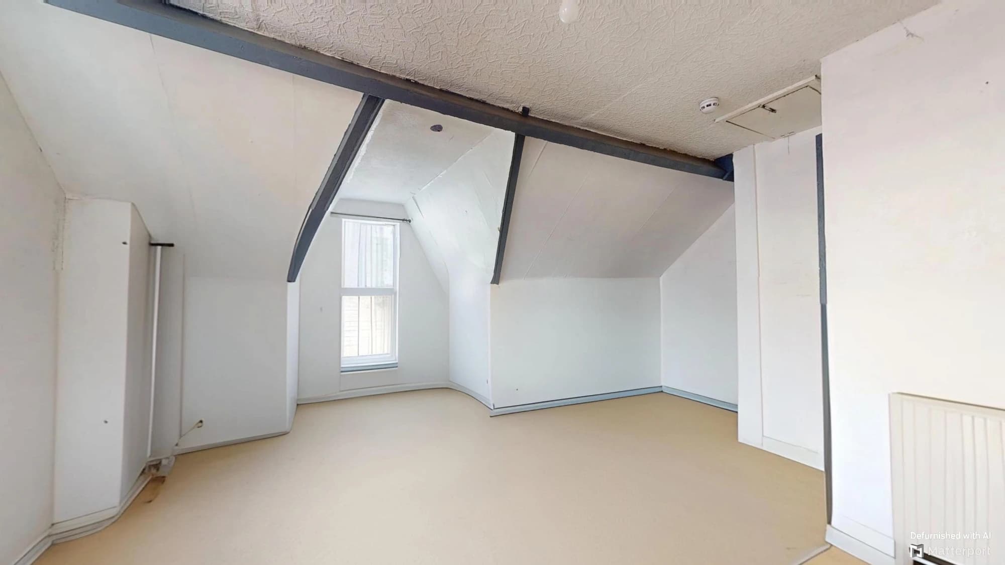 property photo 11 of 18